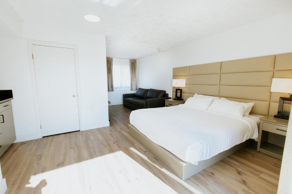 Surfer Beach Hotel photo