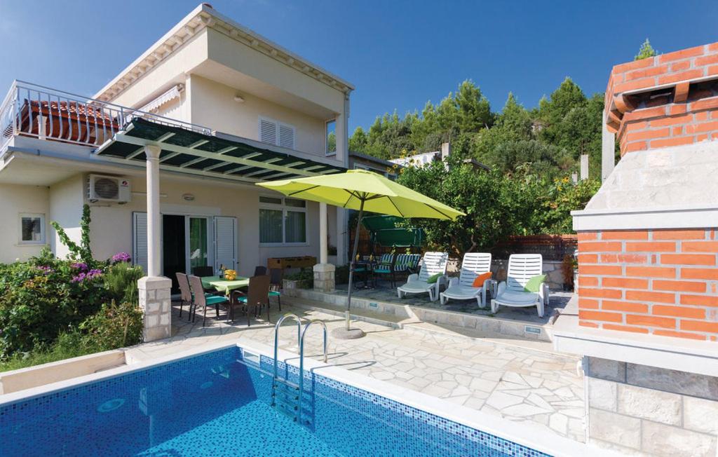 Guesthouse Jelena with private parking and a pool