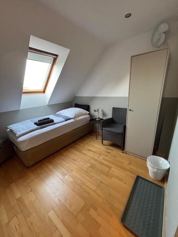 a bedroom with a bed and a window and a door at Zimmer-Bad-TV-Kühlschrank-16 in Meine