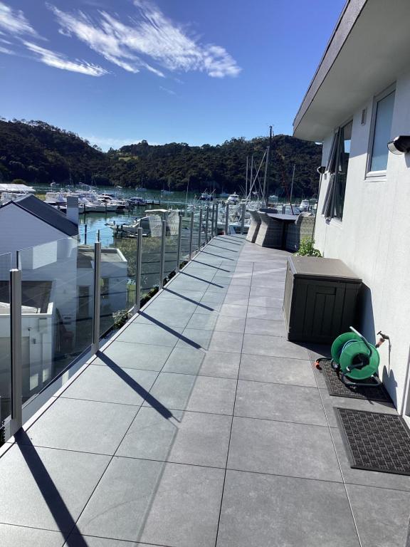 a balcony with a green toy on the side of a house at Harbourview Penthouse Apartment in Whitianga