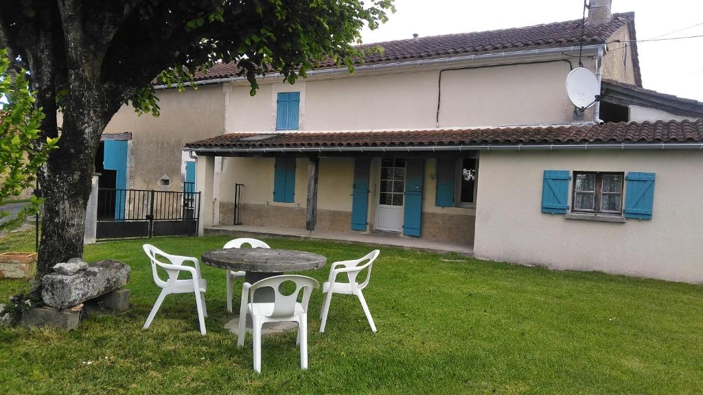 Le Gîte de Mayac,16 rue du four à pain, 24600 VILLETOUREIX FRANCE - Housity