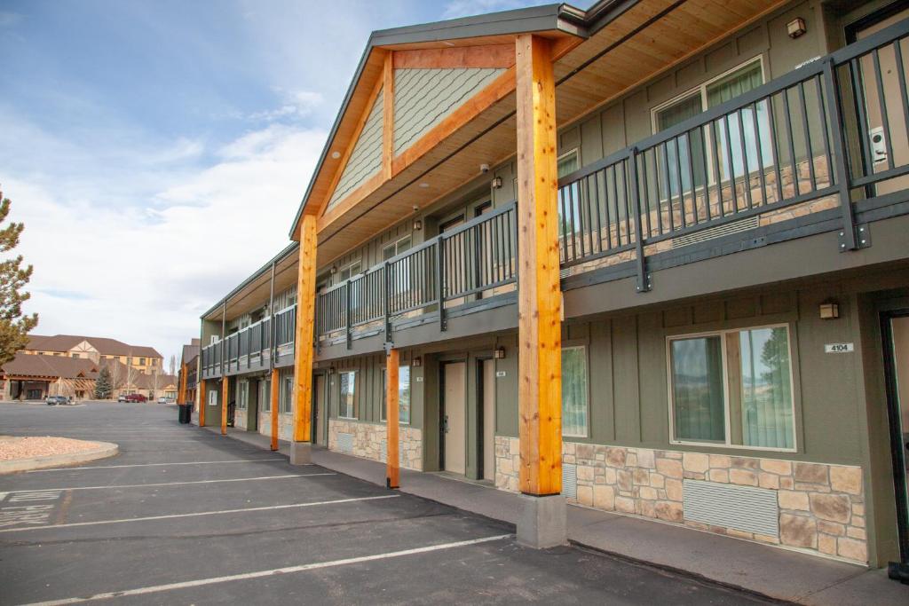 a building with orange poles on the side of it at Bryce View Lodge Part of the Ruby's Inn Resort in Bryce Canyon