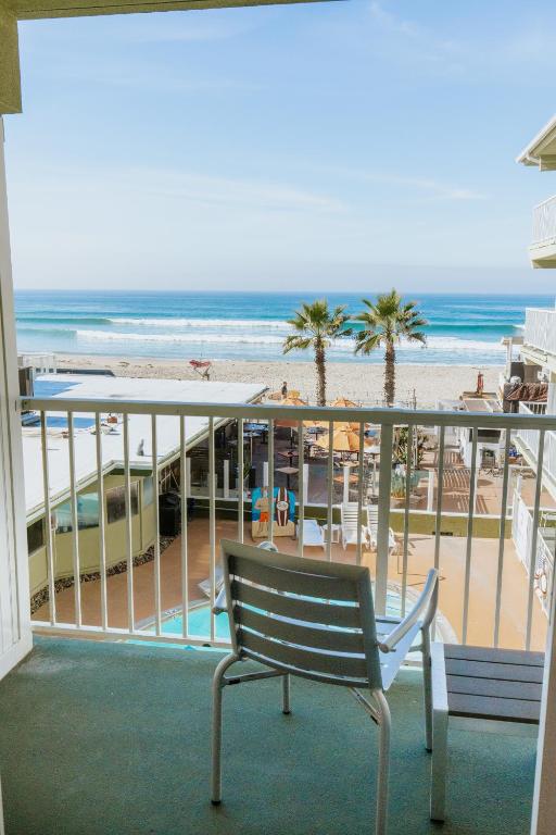 Surfer Beach Hotel photo
