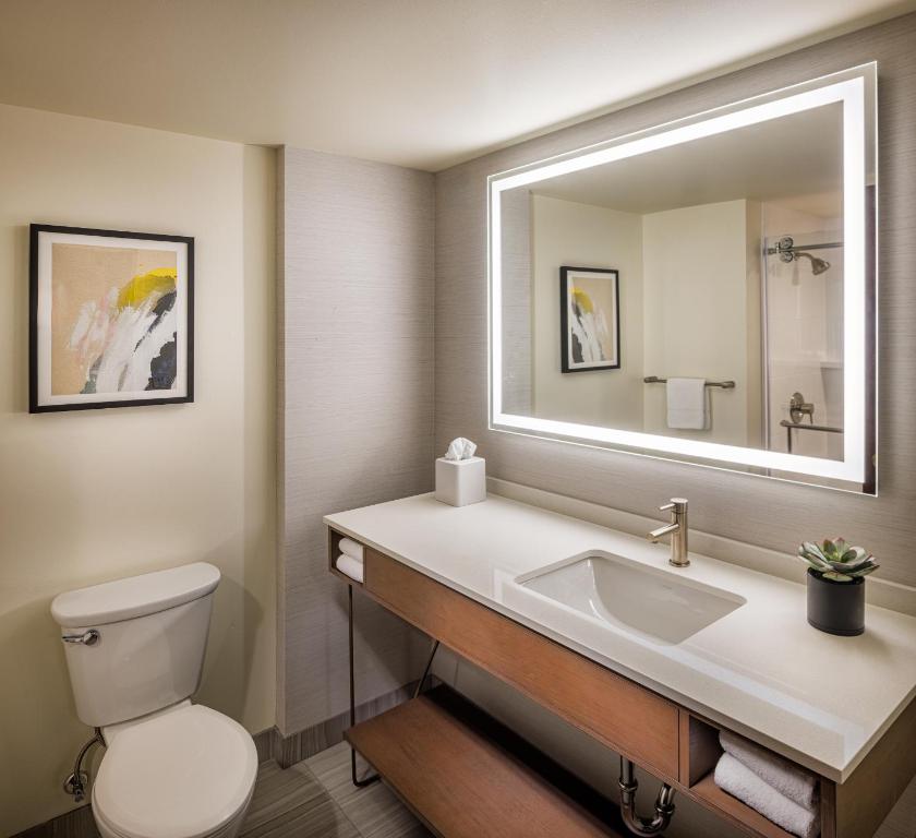 Crowne Plaza Cleveland at Playhouse Square, an IHG Hotel - 