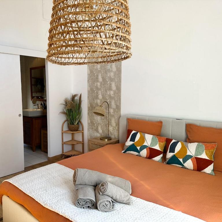 a bedroom with a bed with two towels on it at Echappée Bleue in Auvers-sur-Oise