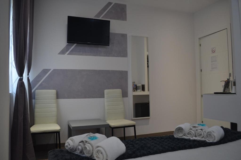 A bed or beds in a room at Hostal Meyra