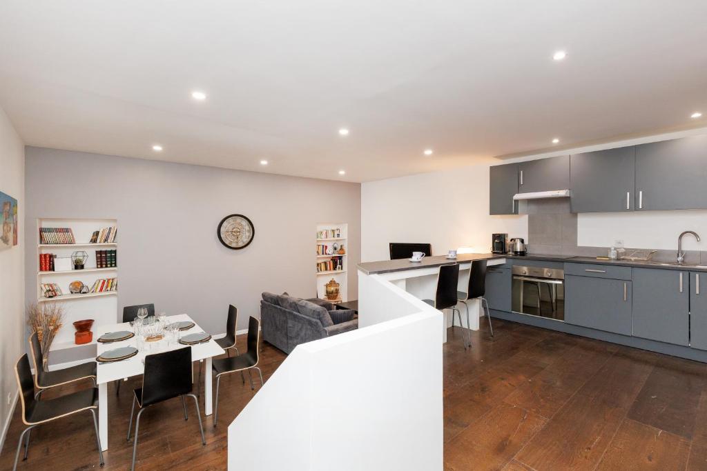 Upstays - Elegant 3BR Steps from Le Palais