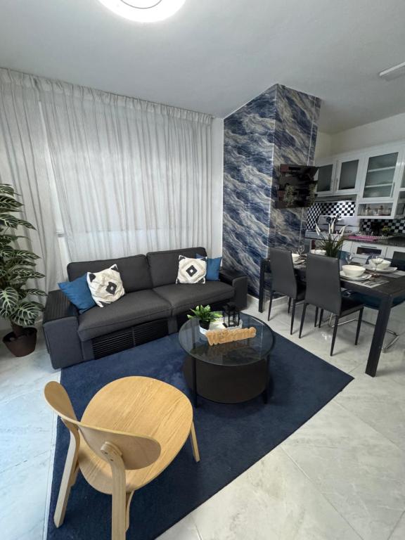 a living room with a couch and a table at Residencial christall ap 2-A in Santiago de los Caballeros