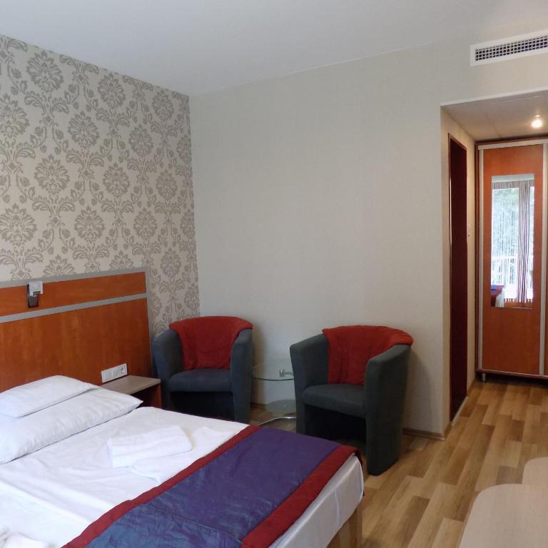 Postel nebo postele na pokoji v ubytování Fortuna Hotel