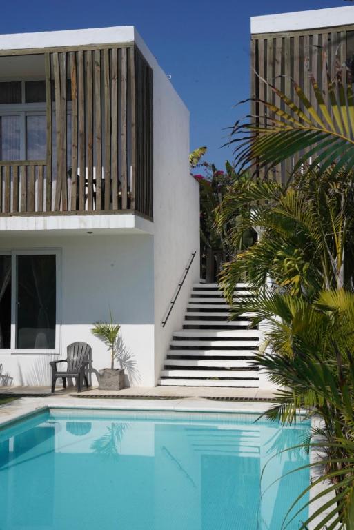 a swimming pool in front of a building with stairs at Buena Vista in El Paredón Buena Vista