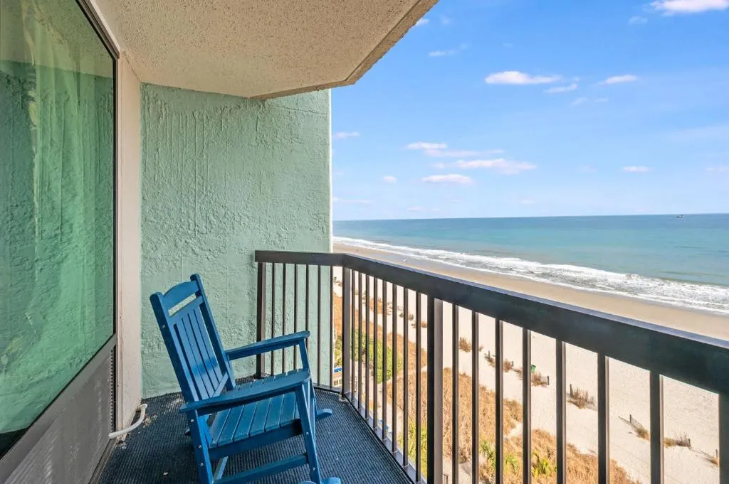 Oceanfront condo Heated Pools & Breathtaking View!