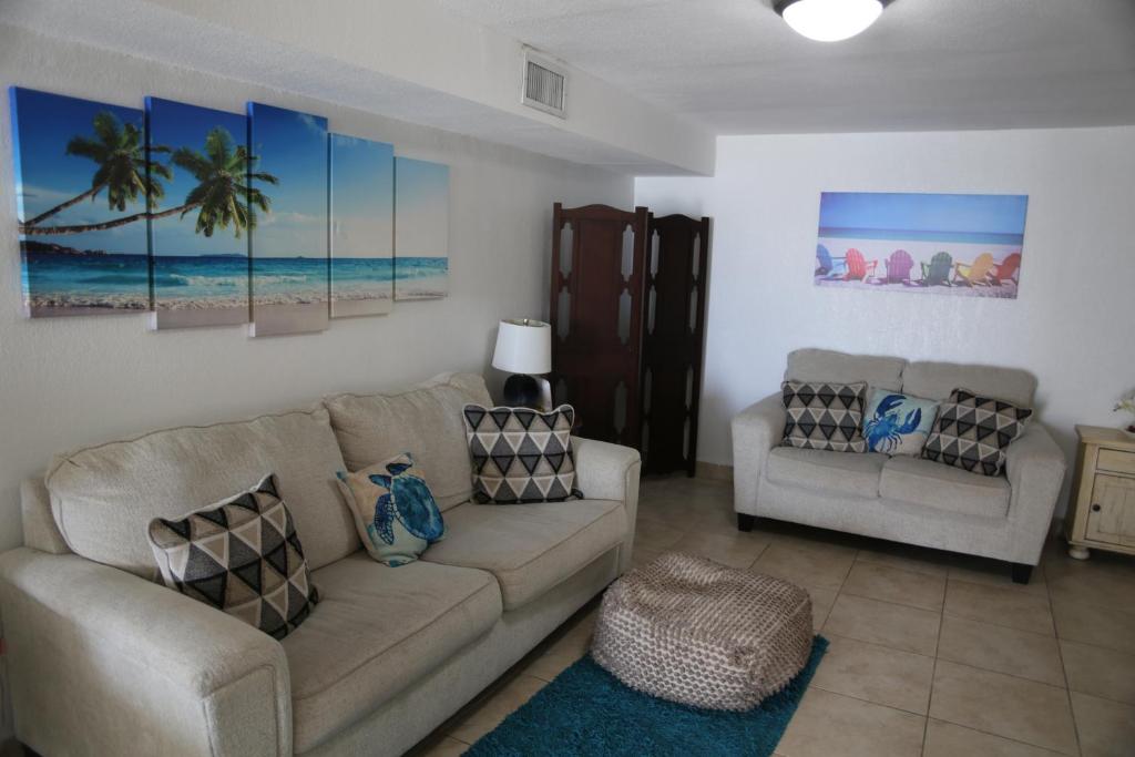 Oceanfront Bliss: 3-Bedroom, Pools & Peloton bike!