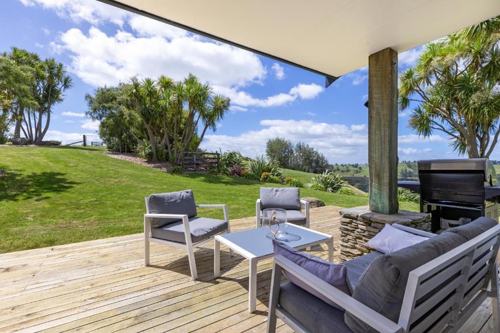 En have udenfor Above the River Karapiro Bed & Breakfast