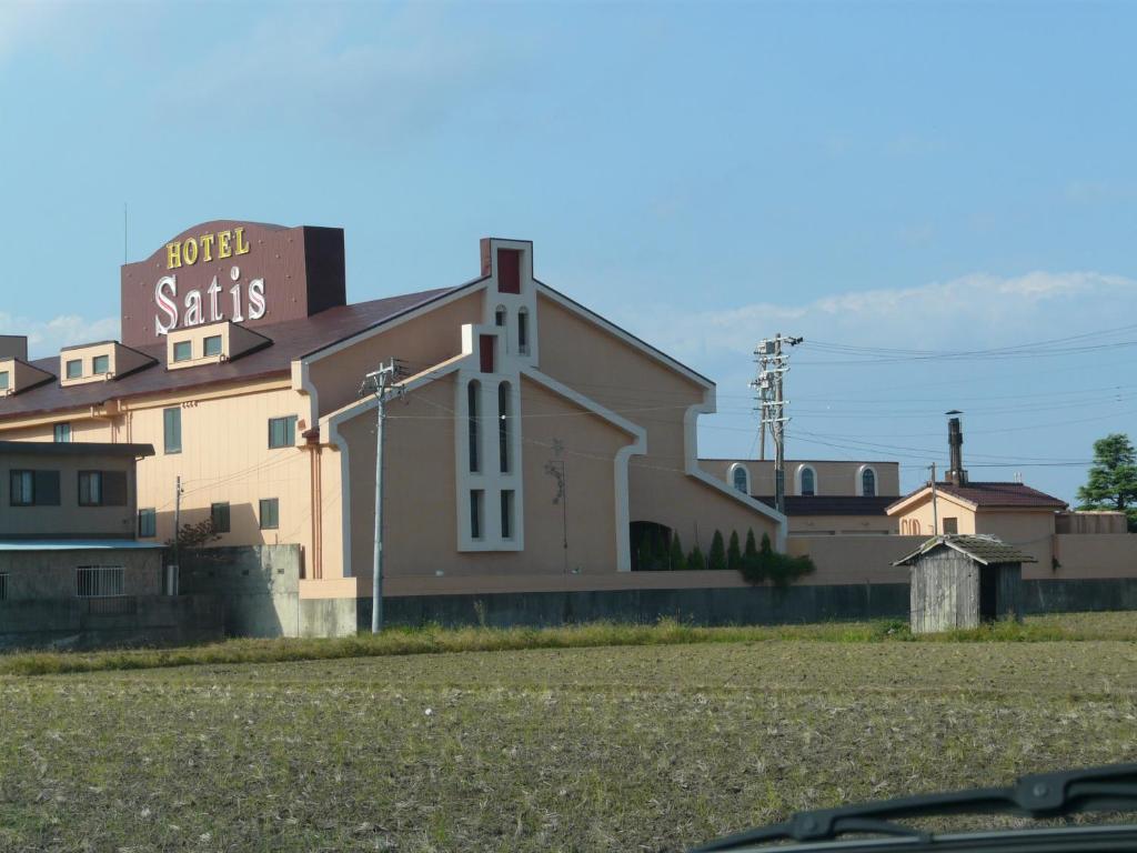 a large building with a sign on the side of it at ホテルサティス伊勢店 in Ise