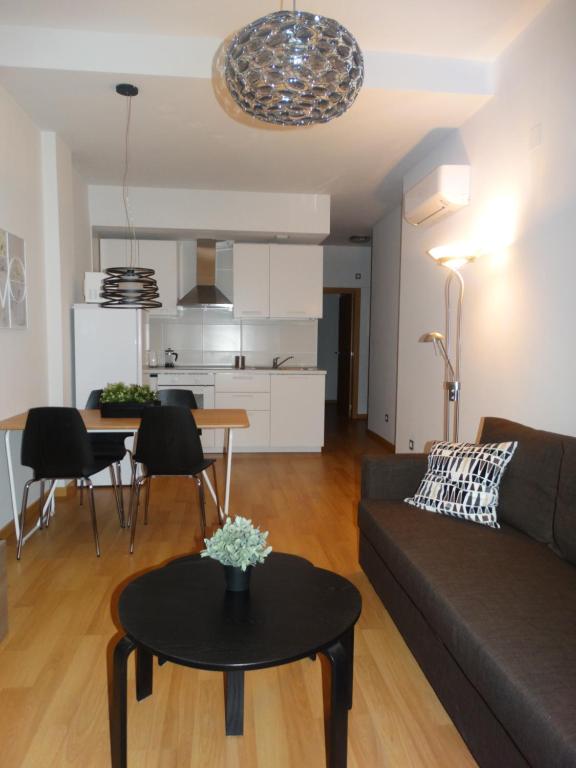Kuchyňa alebo kuchynka v ubytovaní Málaga Apartamentos - Jinetes, 14