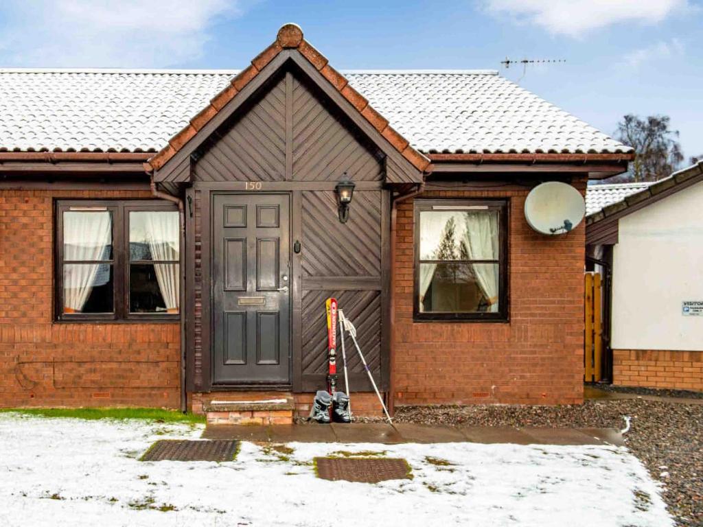 a house with a gray door and a brick at The Osprey-Ukc5062 in Aviemore