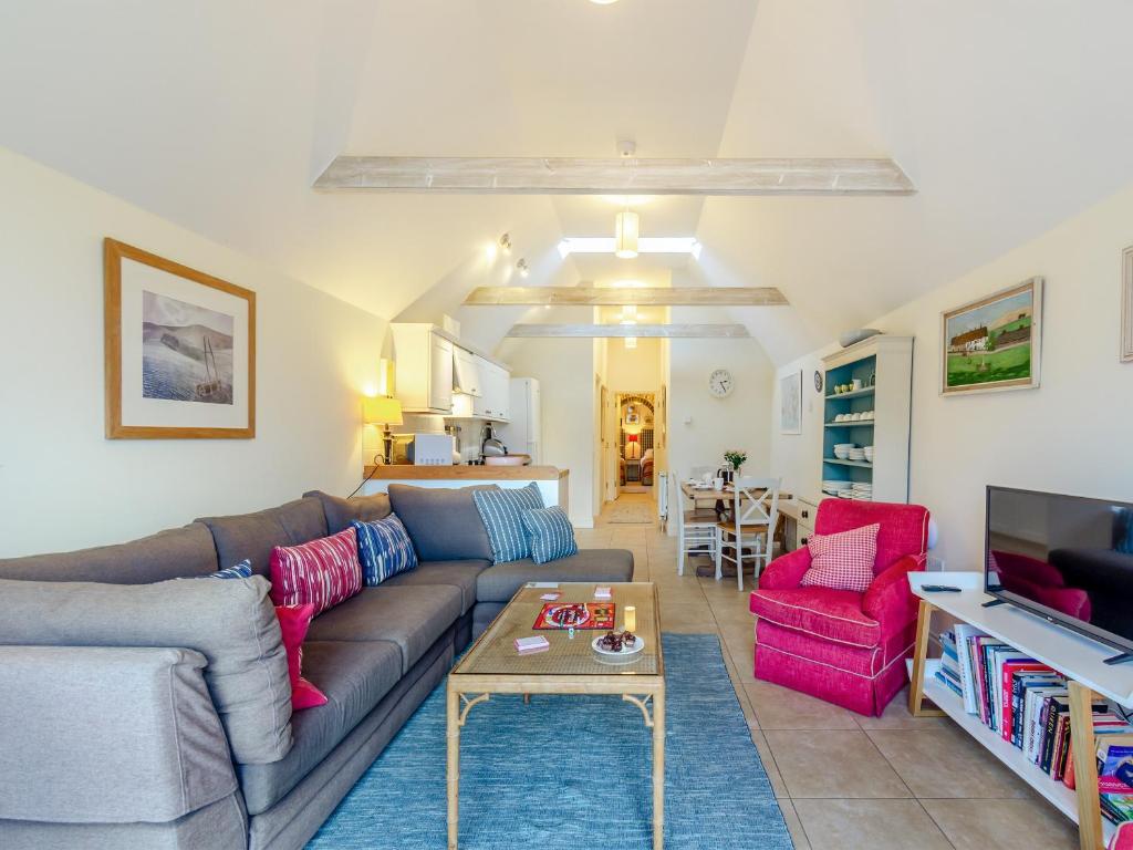 a living room with a couch and a table at Thyme Cottage - Ukc6131 in Eastdean