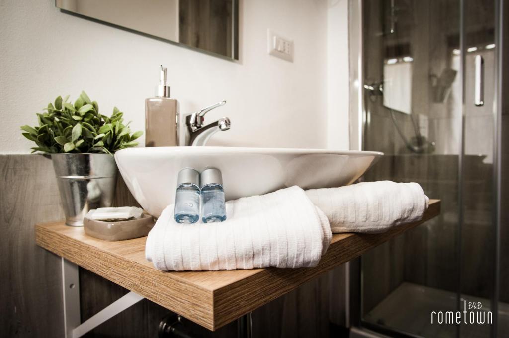 Zdjęcie z galerii obiektu RomeTown B&B w Rzymie