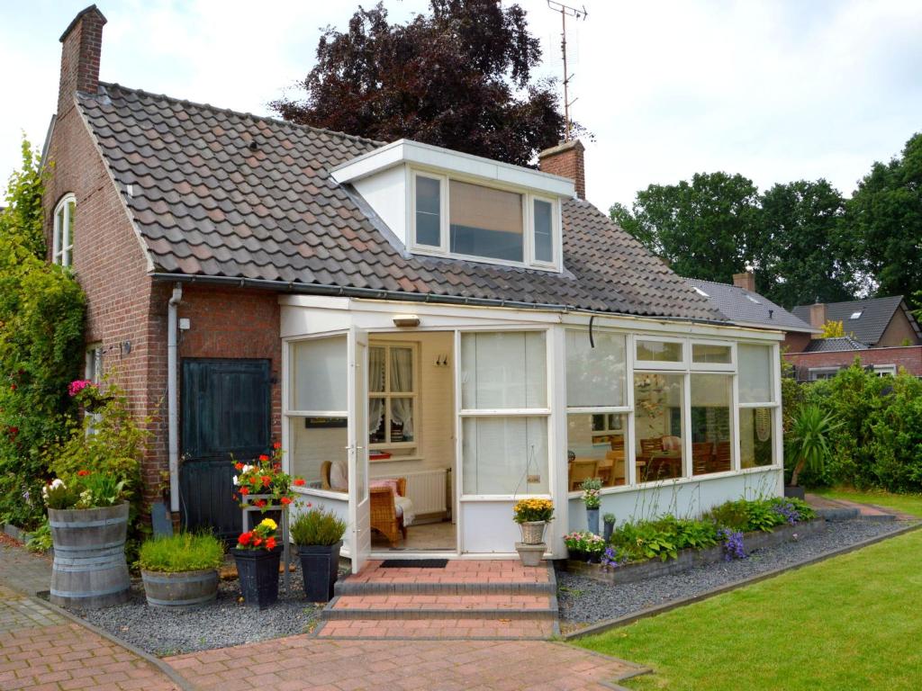 a house with a conservatory with a roof at Attractive holiday home in Soerendonk in Soerendonk