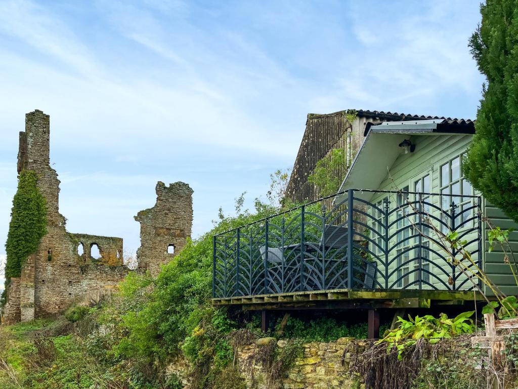 a house on the side of a hill with ruins at Castle Lodge - Uk50987 in Sheriff Hutton