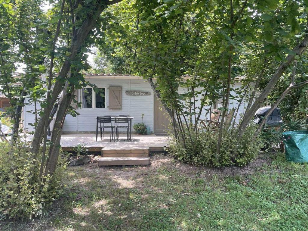 a house with a table and chairs in a yard at Chioselle in Chiatra