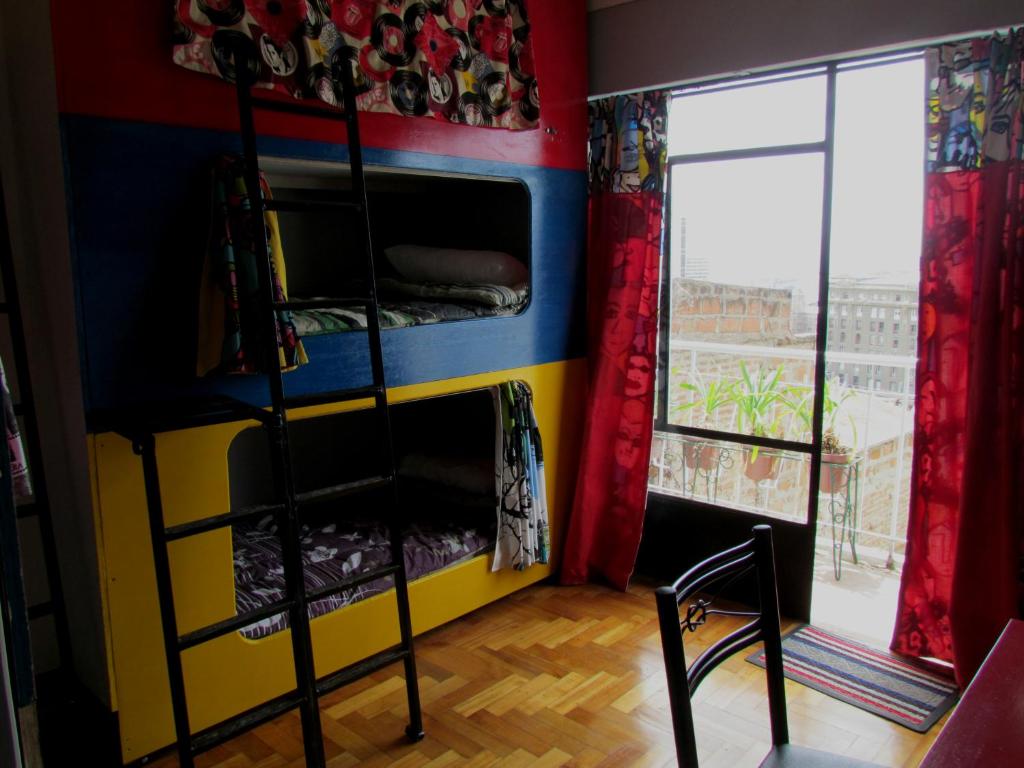 Postel nebo postele na pokoji v ubytování La Casa Azul Hostel