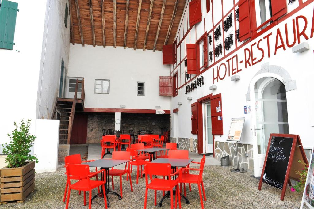 Restaurace v ubytování Hôtel Chilhar