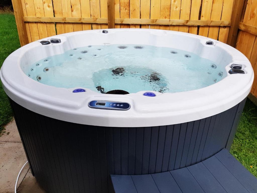 a jacuzziificialificialificialificialificialificialificialificialificialificialificial at Flamingo's Rest - Uk3348 in Newton on the Moor