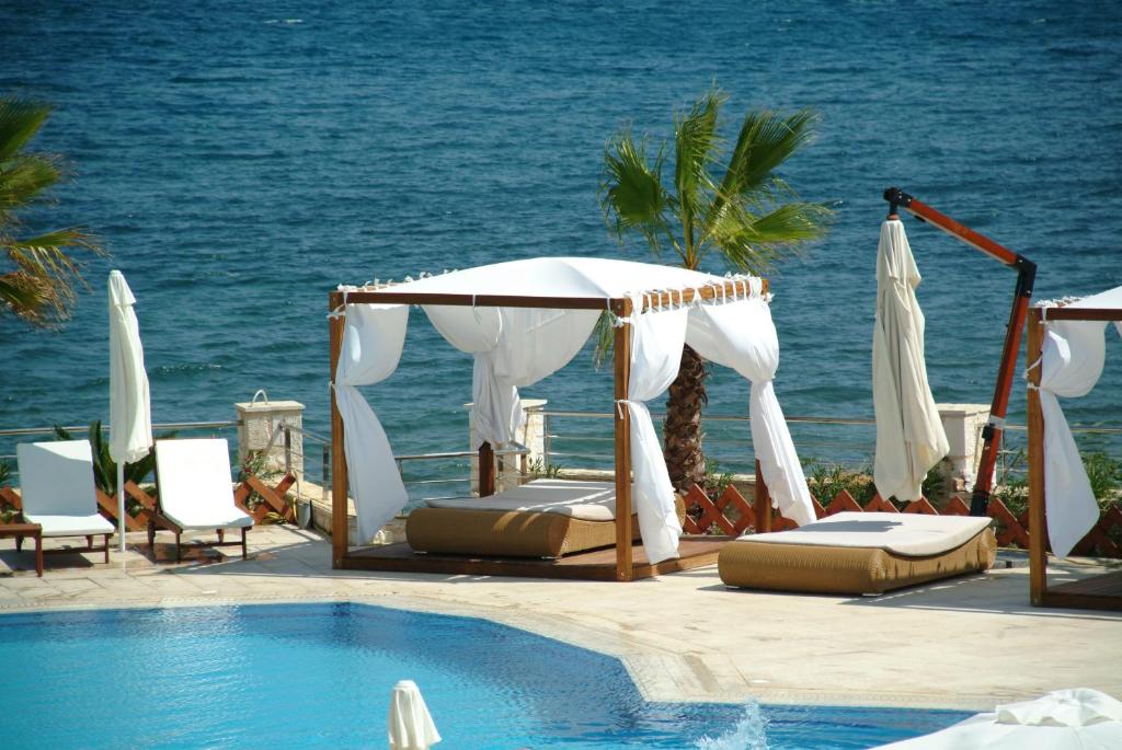 Bazén v ubytování Ionian Emerald Resort nebo v jeho okolí
