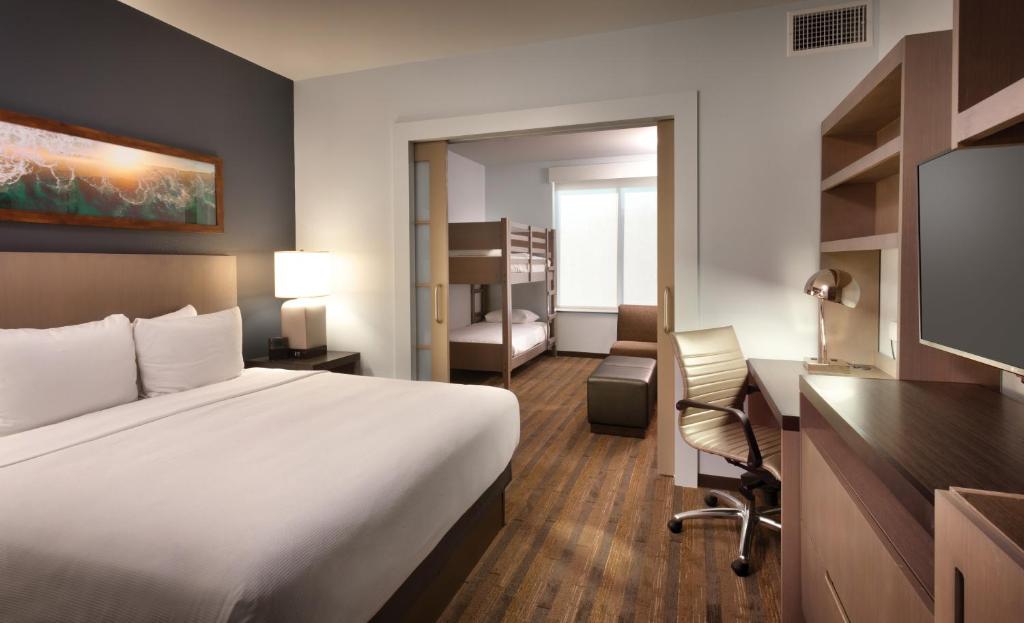 Hyatt House at Anaheim Resort/Convention Center - Family Suite With Bunk Beds - Disability Access