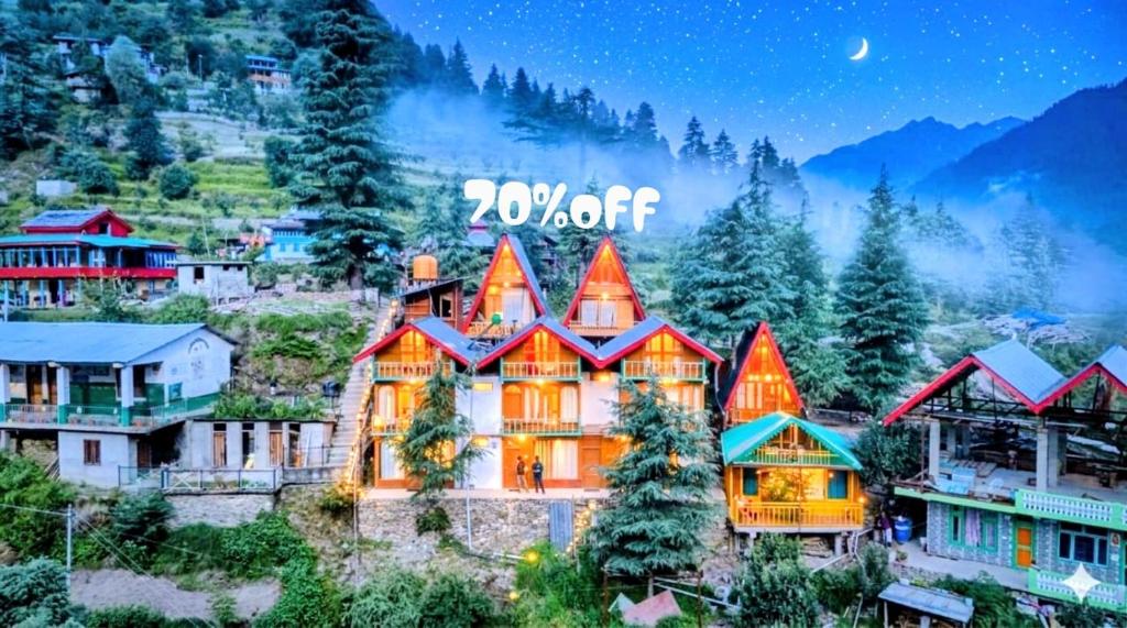 a house in the mountains at night at The Tree Hub Jibhi in Jibhi