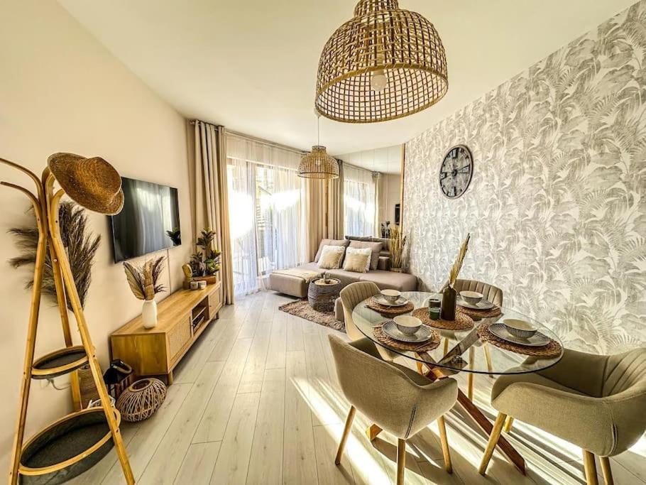 a living room with a table and chairs and a couch at Seaside Sunset - free parking in Golden Sands