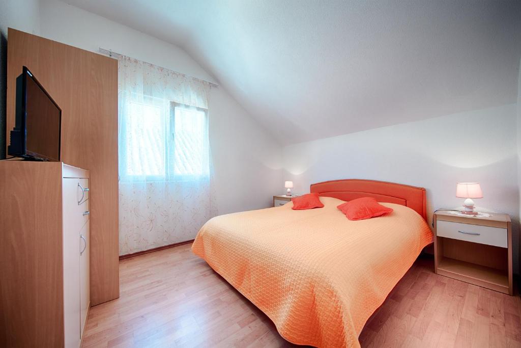 Photo de la galerie de l'établissement Apartments and Rooms Dis, à Vis