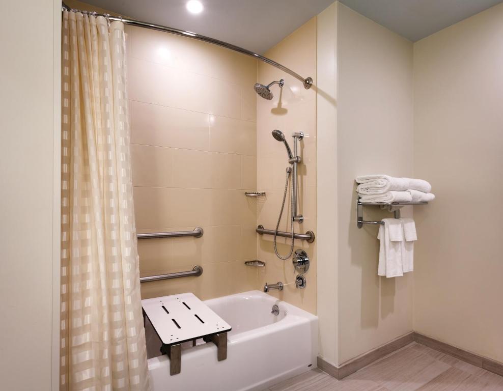 Hyatt House at Anaheim Resort/Convention Center - One-Bedroom Suite With Two Queen Beds, Kitchen And Accessible Tub