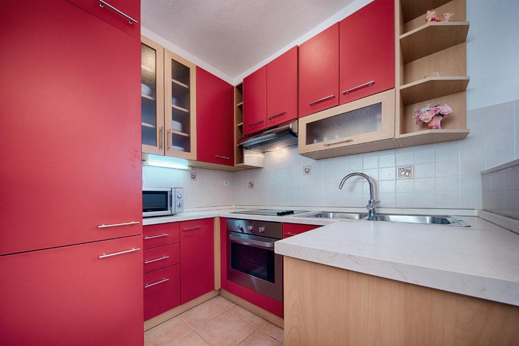 Photo de la galerie de l'établissement Apartments and Rooms Dis, à Vis