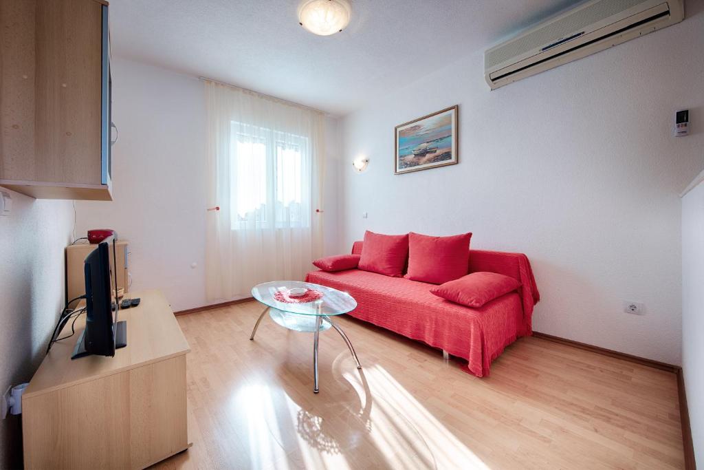 Photo de la galerie de l'établissement Apartments and Rooms Dis, à Vis