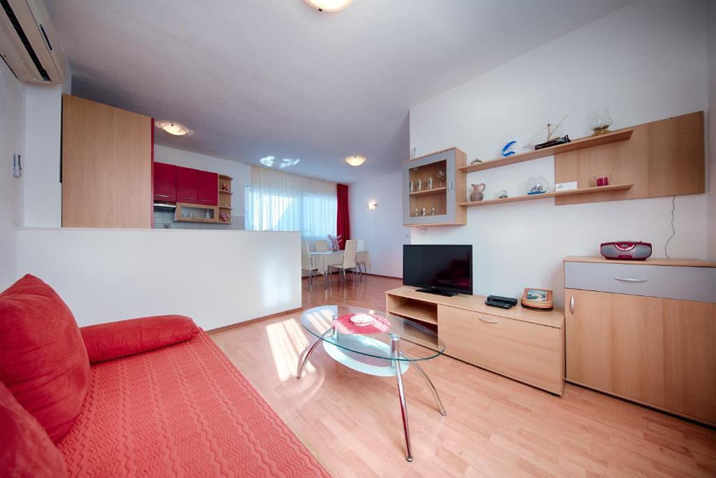Photo de la galerie de l'établissement Apartments and Rooms Dis, à Vis