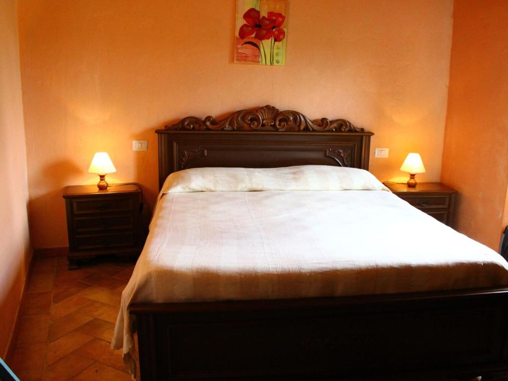 A bed or beds in a room at Belvilla by OYO Argilla 3