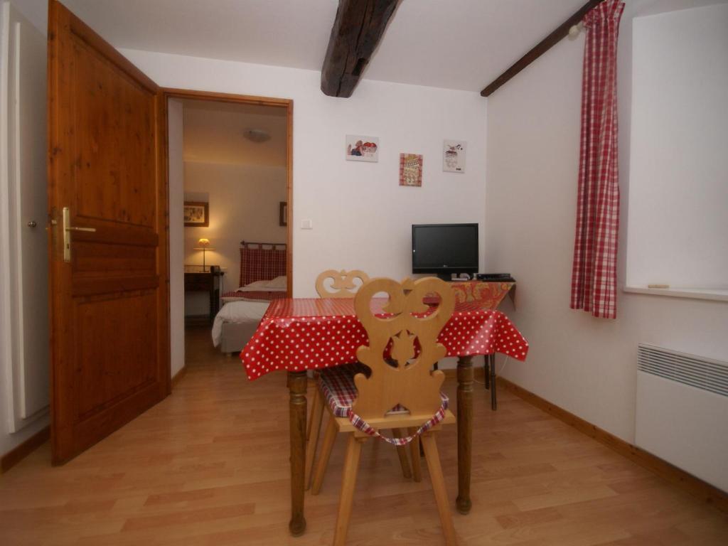 Apartment in Riquewihr with Terrace – photo 3