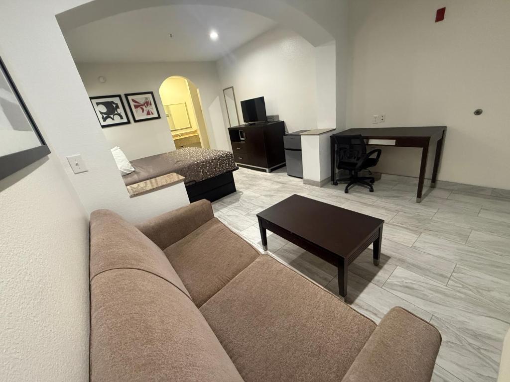 a living room with a couch and a desk at Crystal Inn - Garth Rd in Baytown
