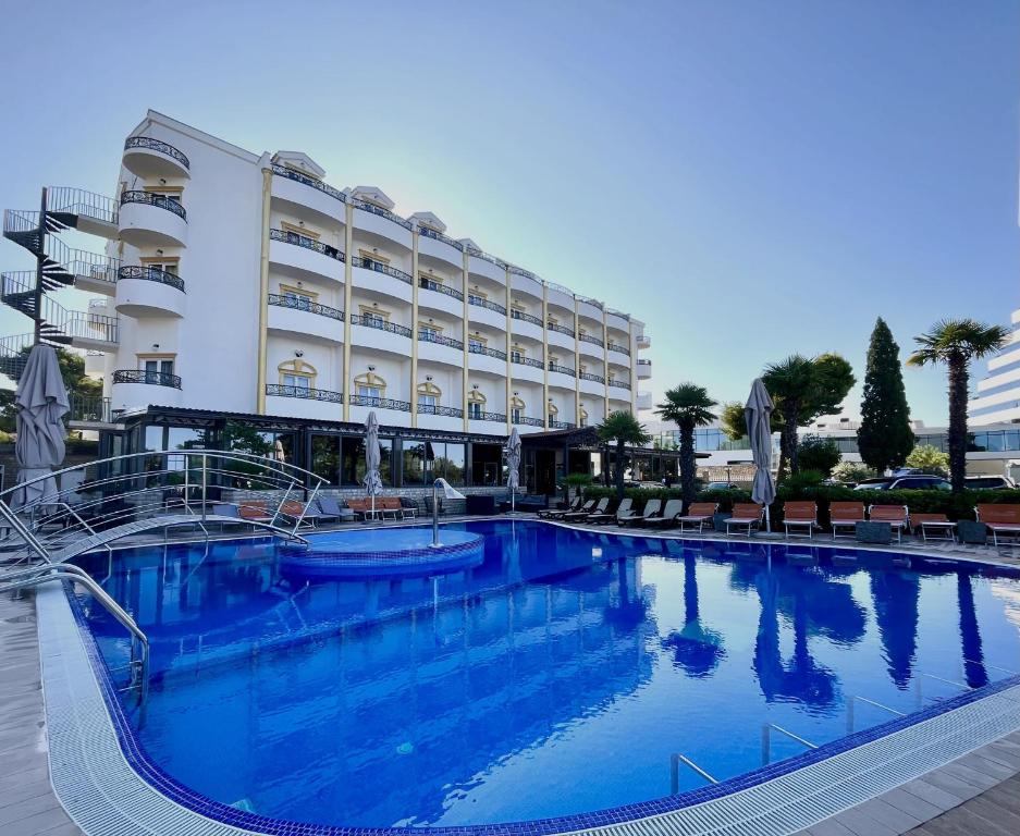 a large swimming pool in front of a hotel at Hotel Miramare in Vodice