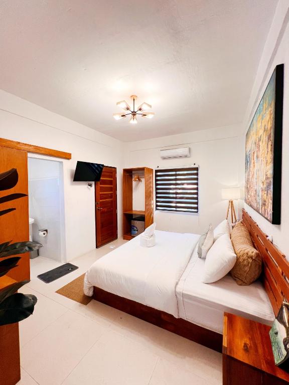 a bedroom with a bed and a ceiling fan at Who's Gloria in El Nido