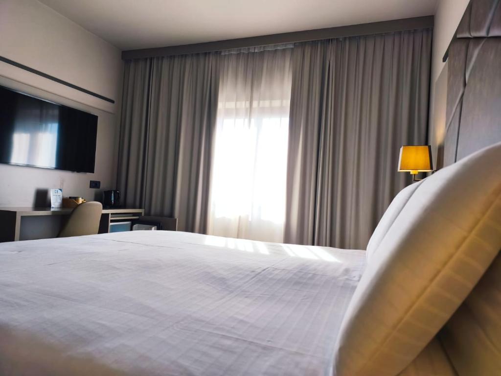 DC HOTEL INTERNATIONAL - Queen Room