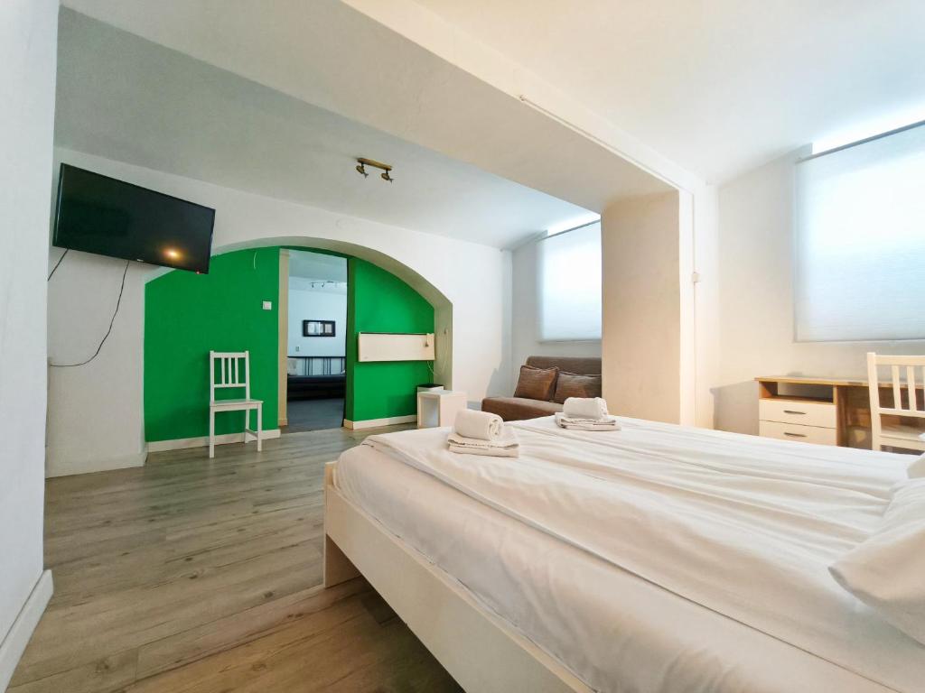Art Pavilion Central Studio Apartment