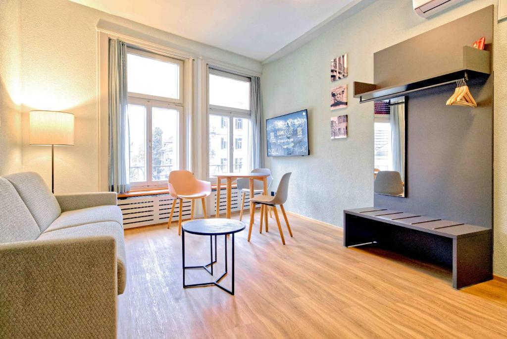 BANK House Apartment L 206 - GRIWA RENT