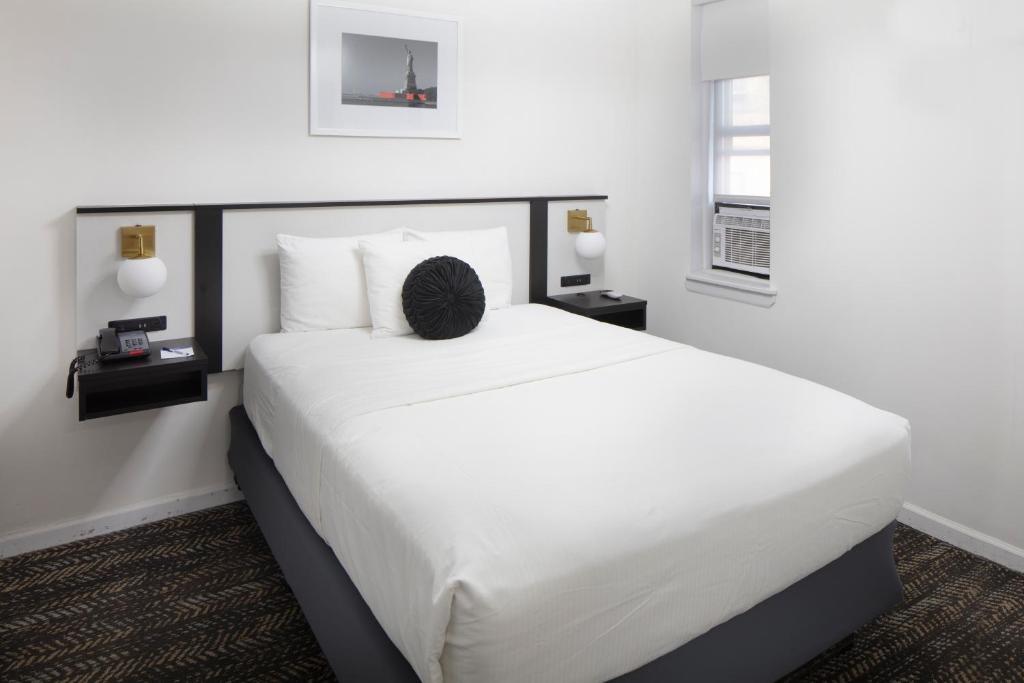 Ramada by Wyndham Jersey City - 