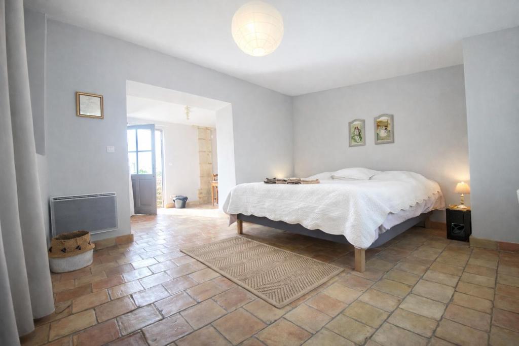 Studio Est - 30 m2 Domaine viticole Château Barbebelle - Jardin & Boulodrome partagés