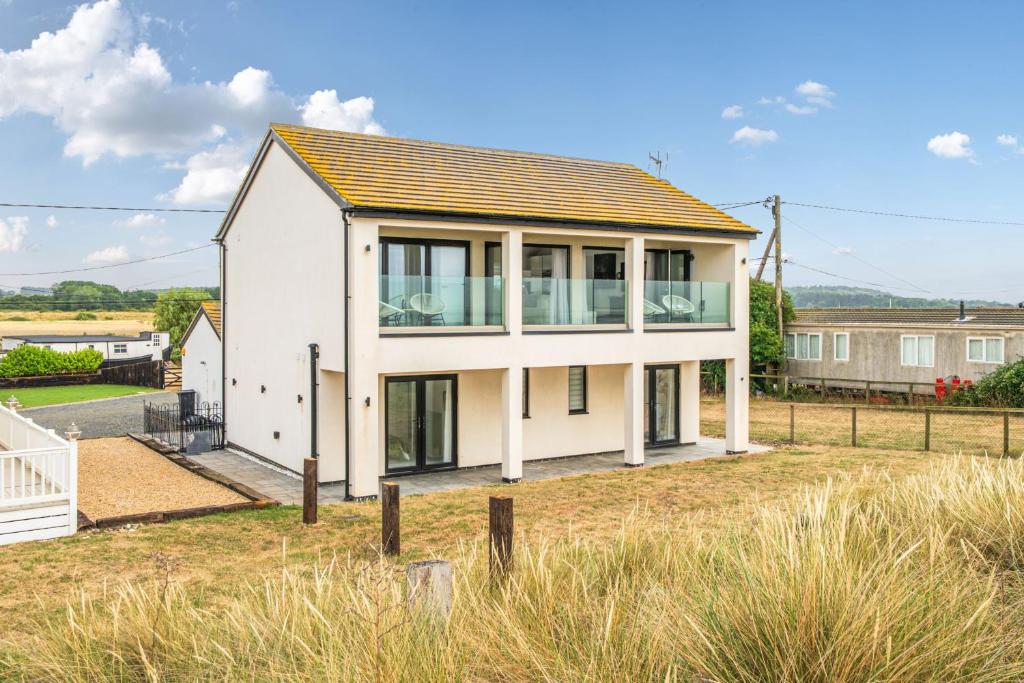 an image of a house in a field at Washington Beach House in Heacham