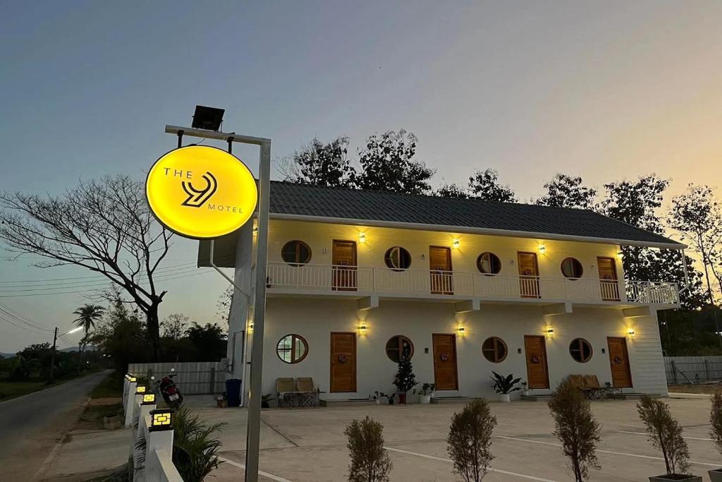 a yellow frisbee in front of a house at The 9 Motel in Ngao