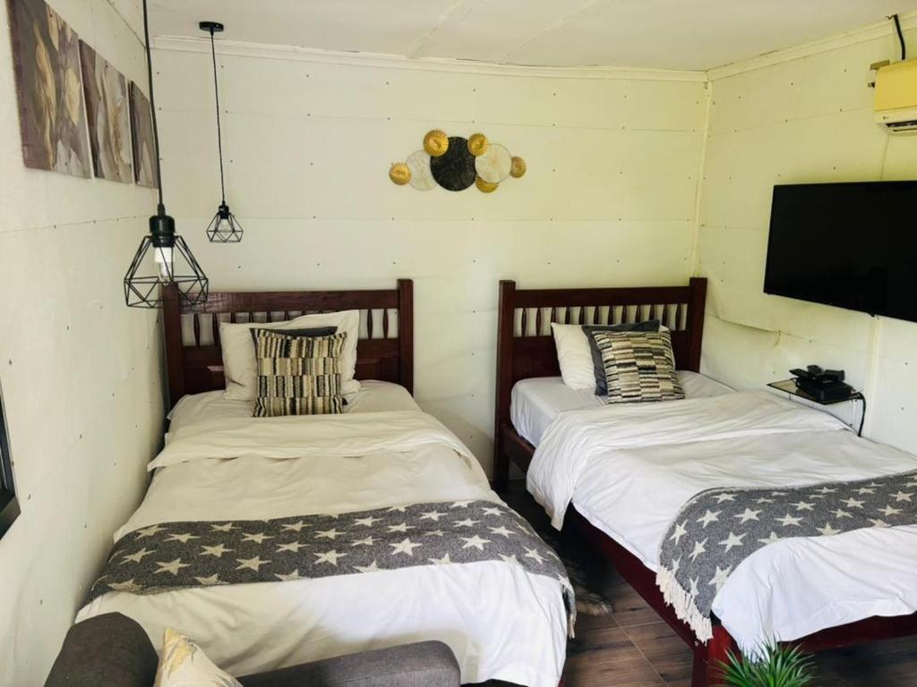 Cabin in The Garden – Kwekwe - 2369